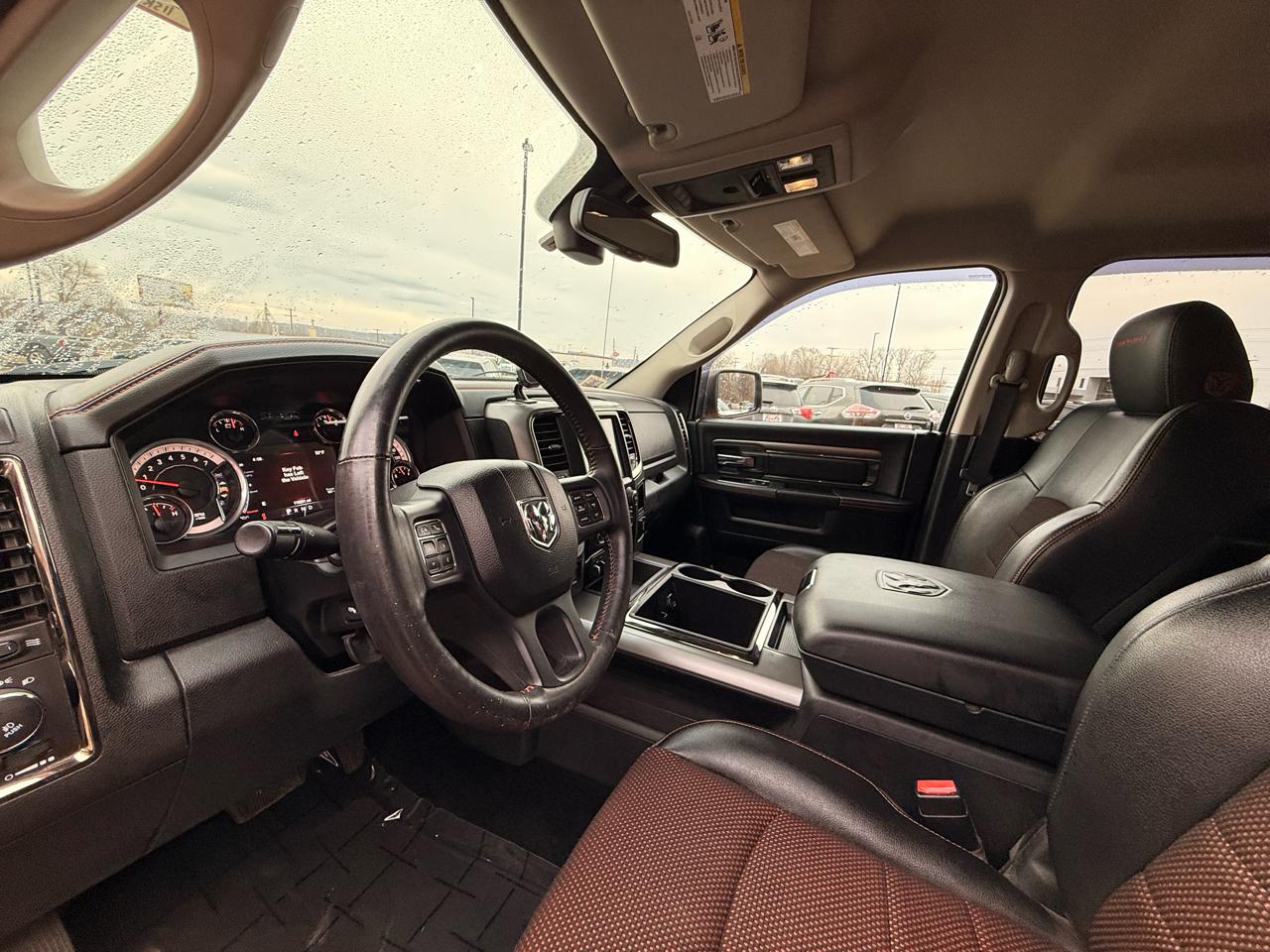 RAM 1500 4WD Crew Cab 140.5" Sport 2015