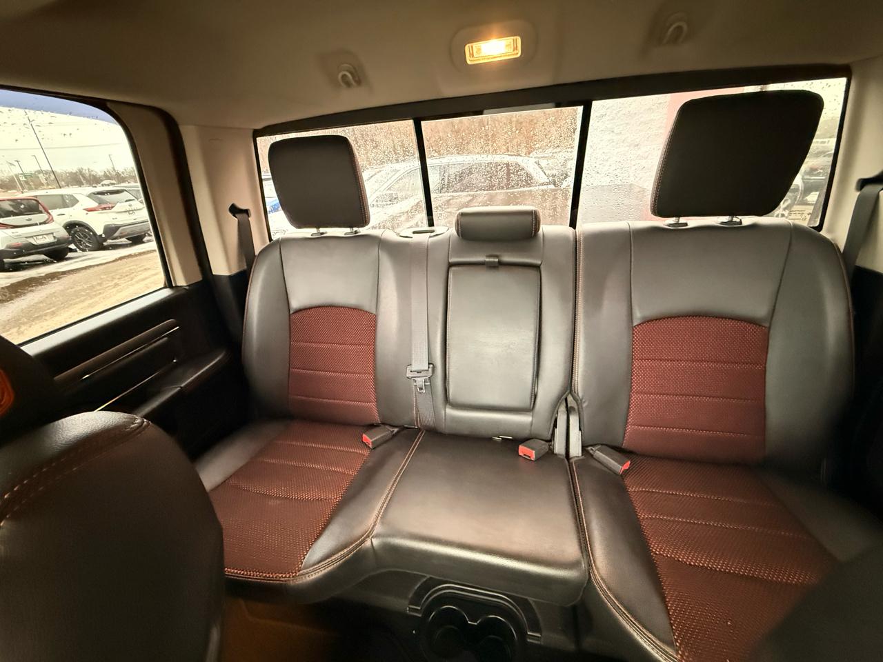 RAM 1500 4WD Crew Cab 140.5" Sport 2015