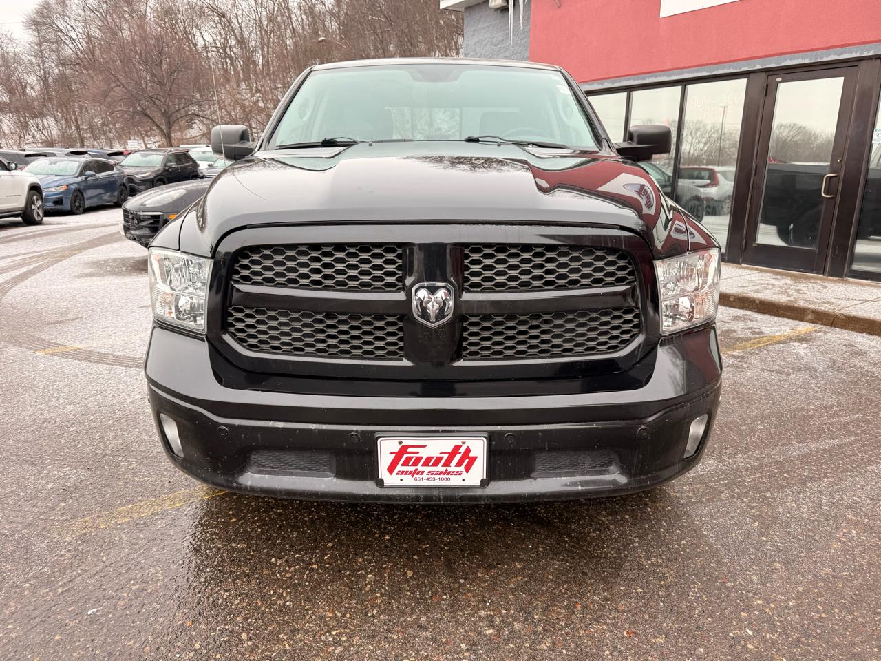 RAM 1500 4WD Crew Cab 140.5" SLT 2015