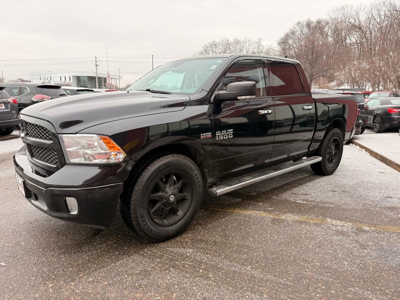 RAM 1500 4WD Crew Cab 140.5" SLT 2015