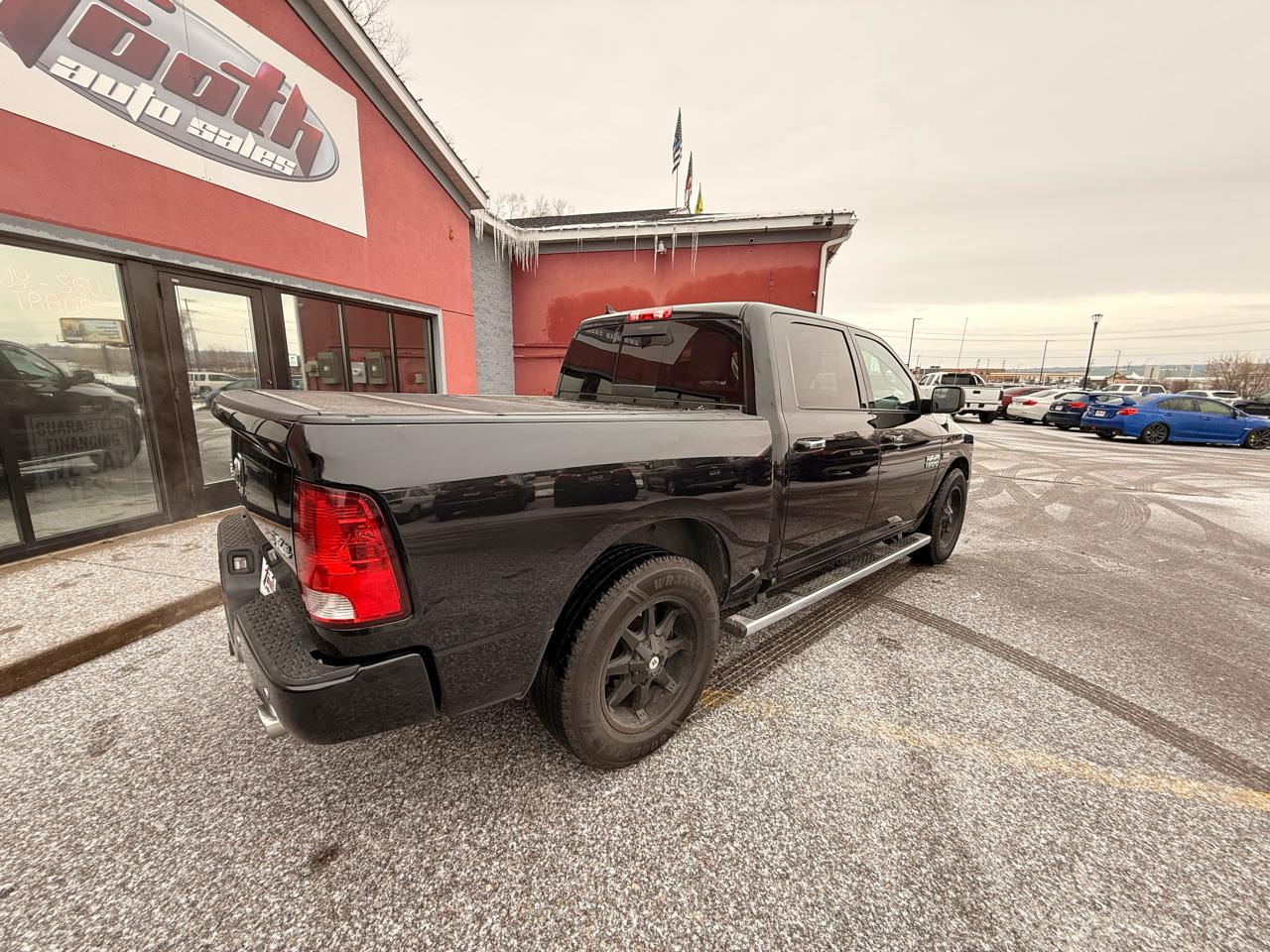 RAM 1500 4WD Crew Cab 140.5" SLT 2015