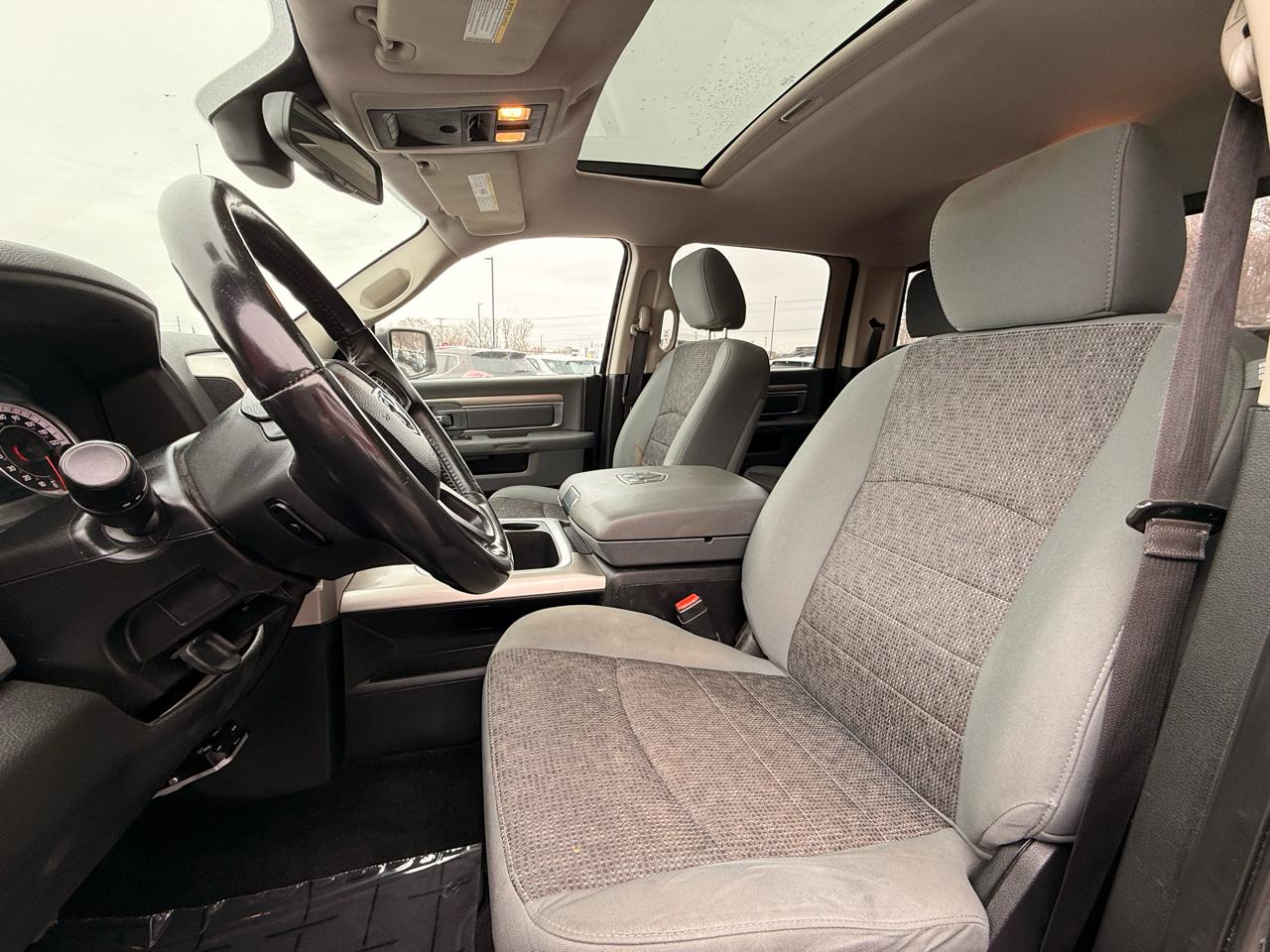 RAM 1500 4WD Crew Cab 140.5" SLT 2015