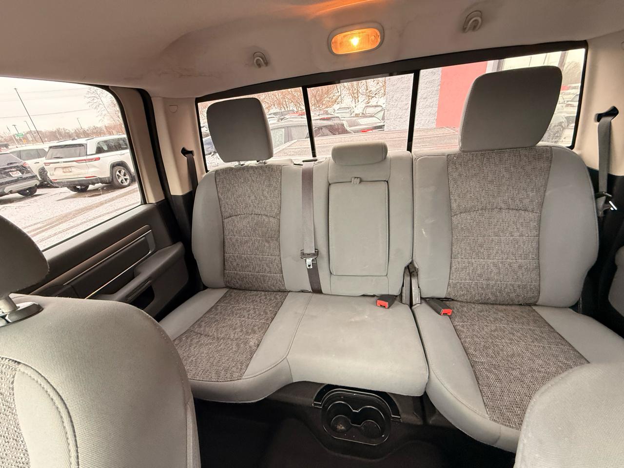 RAM 1500 4WD Crew Cab 140.5" SLT 2015