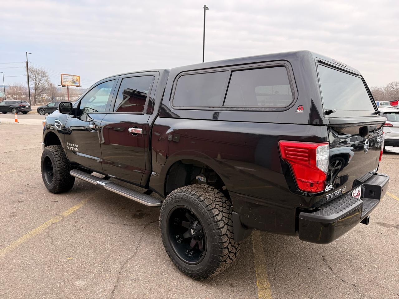 Nissan Titan 4WD Crew Cab SWB SV 2017