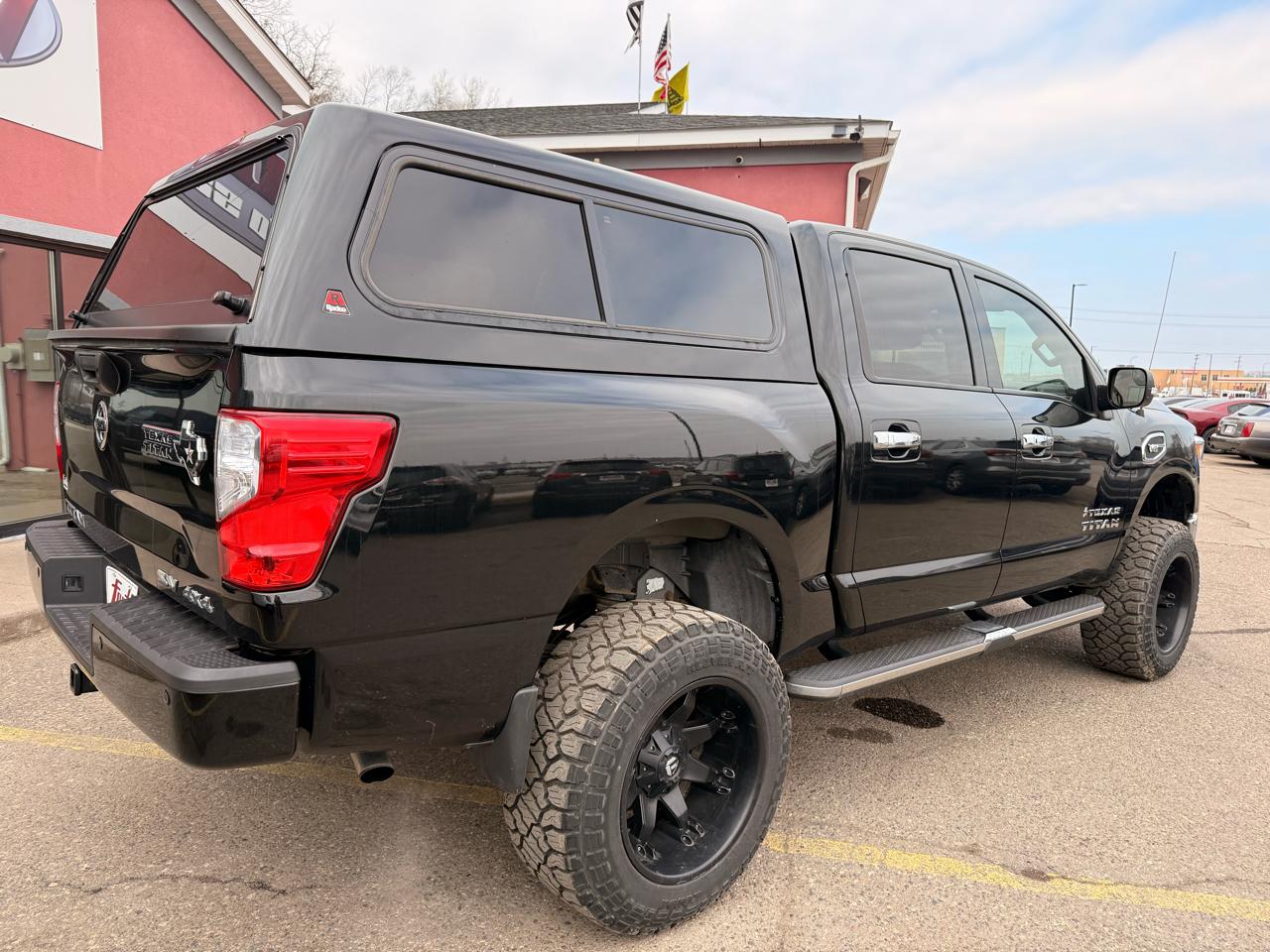 Nissan Titan 4WD Crew Cab SWB SV 2017