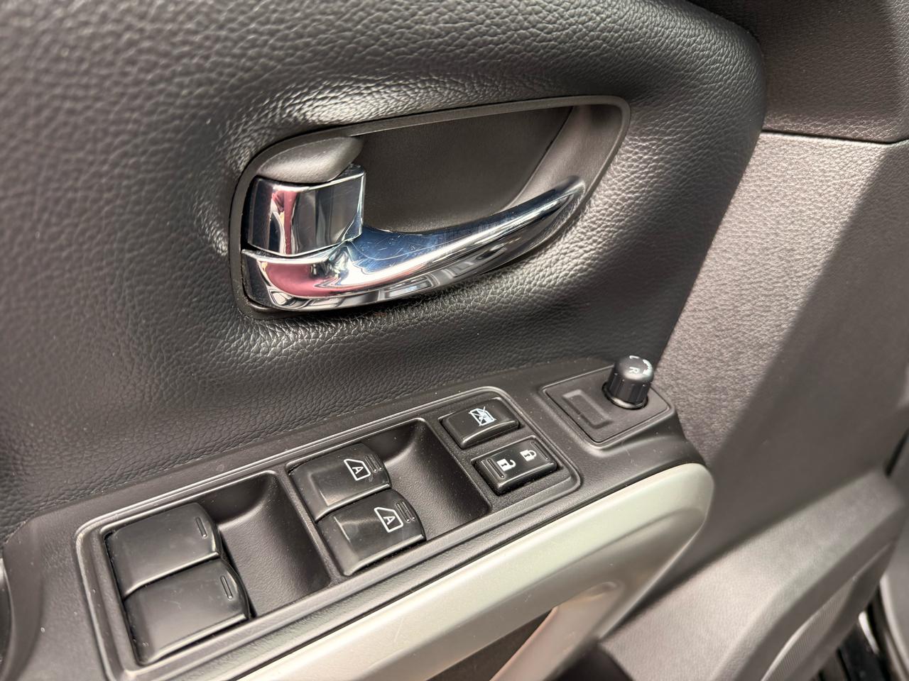 Nissan Titan 4WD Crew Cab SWB SV 2017