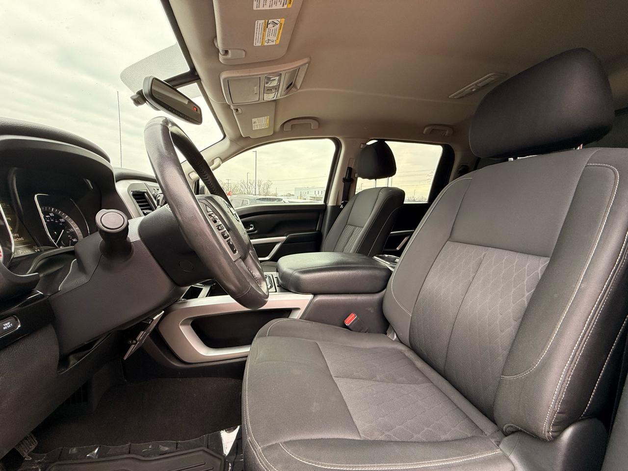 Nissan Titan 4WD Crew Cab SWB SV 2017