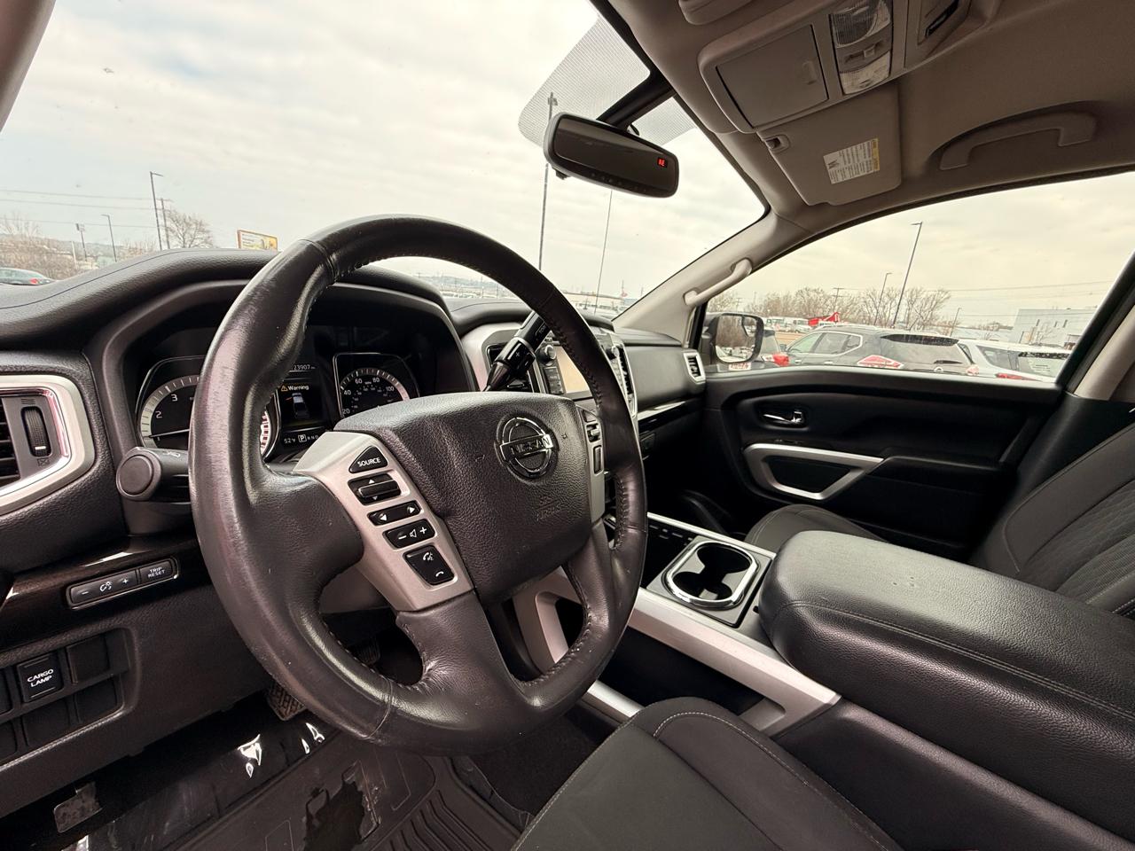 Nissan Titan 4WD Crew Cab SWB SV 2017