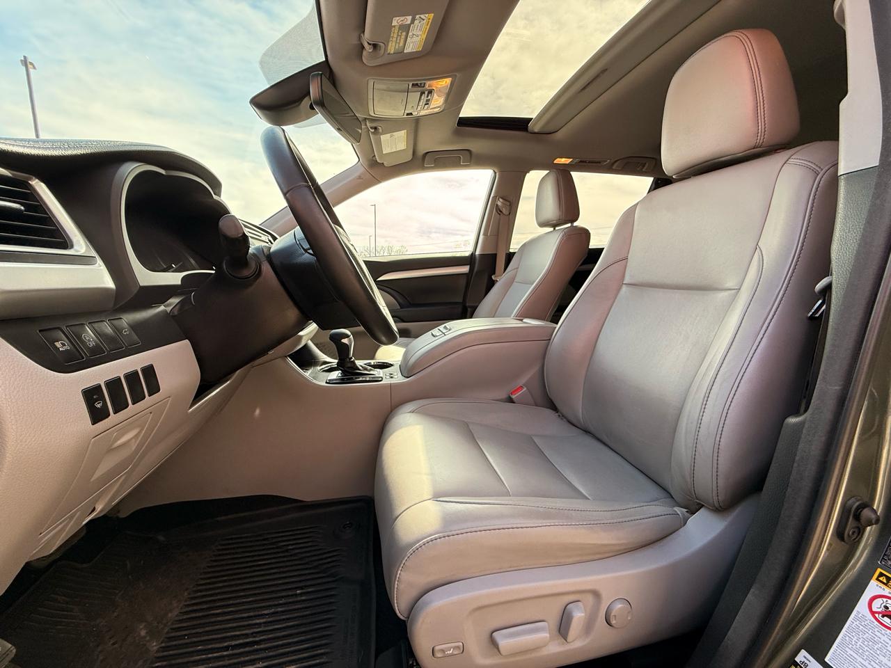 Toyota Highlander XLE AWD V6 2017