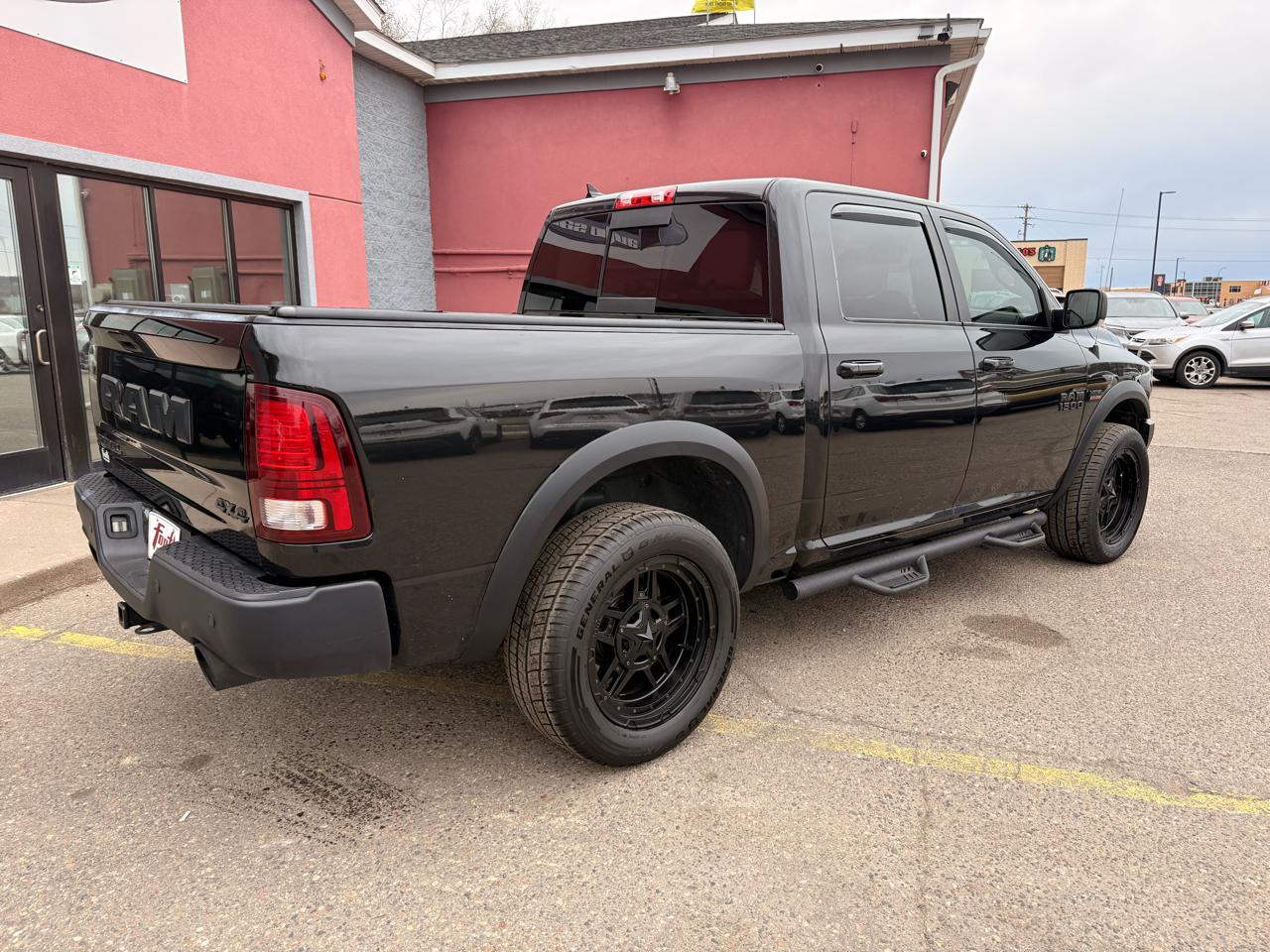 RAM 1500 4WD Crew Cab 140.5" Rebel 2016