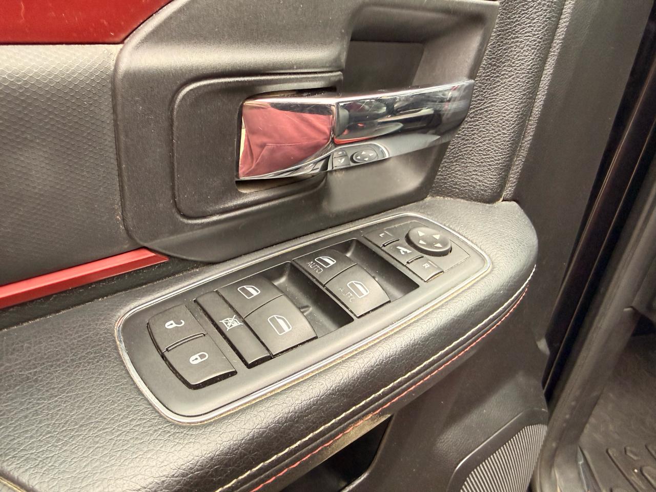 RAM 1500 4WD Crew Cab 140.5" Rebel 2016