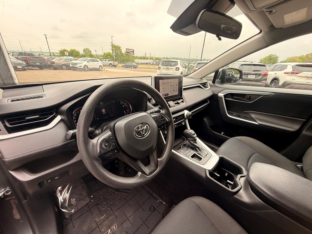 Toyota RAV4 LE AWD 2023