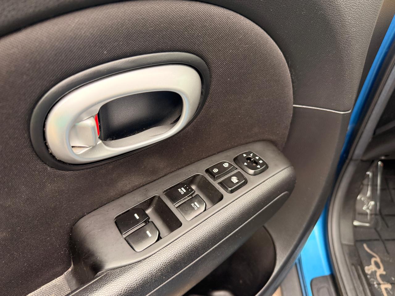 Kia Soul + w/Signature 2.0 Special Edition 2016