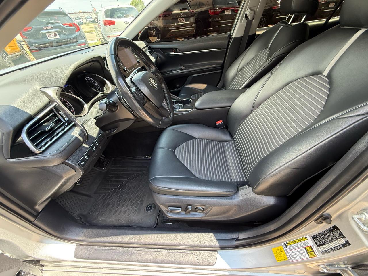 Toyota Camry SE 2022