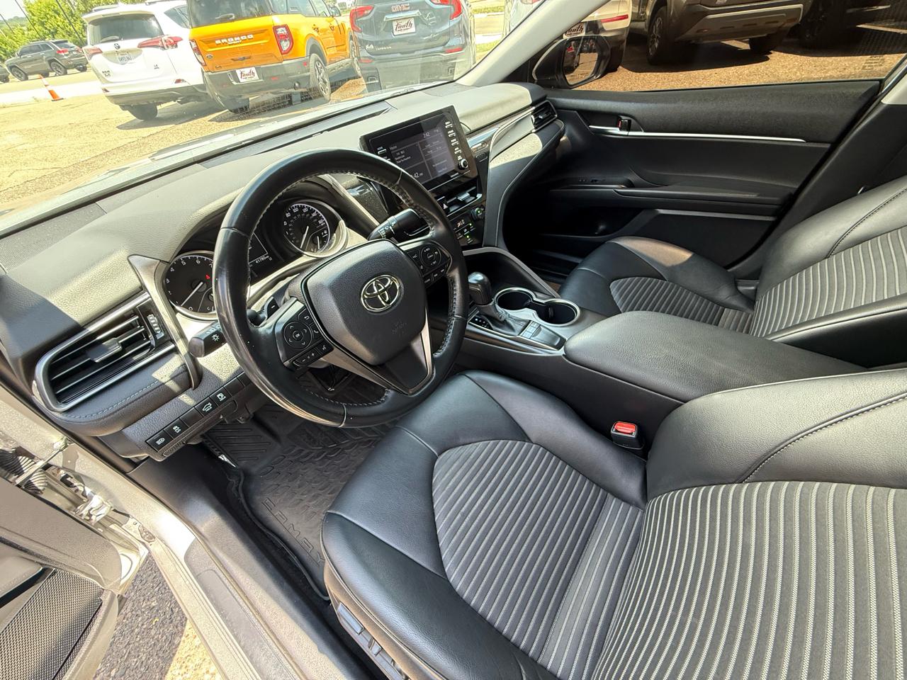 Toyota Camry SE 2022