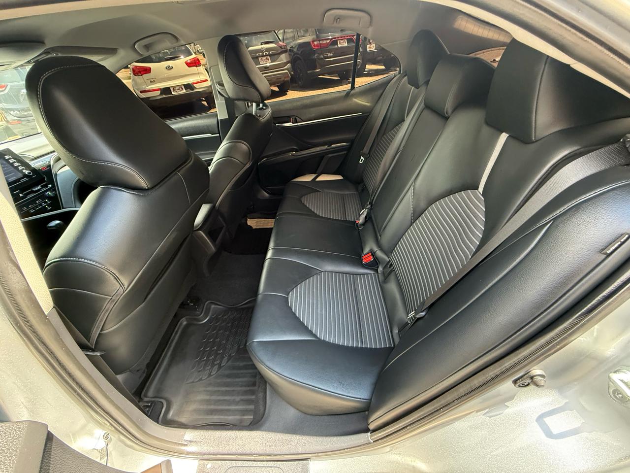 Toyota Camry SE 2022