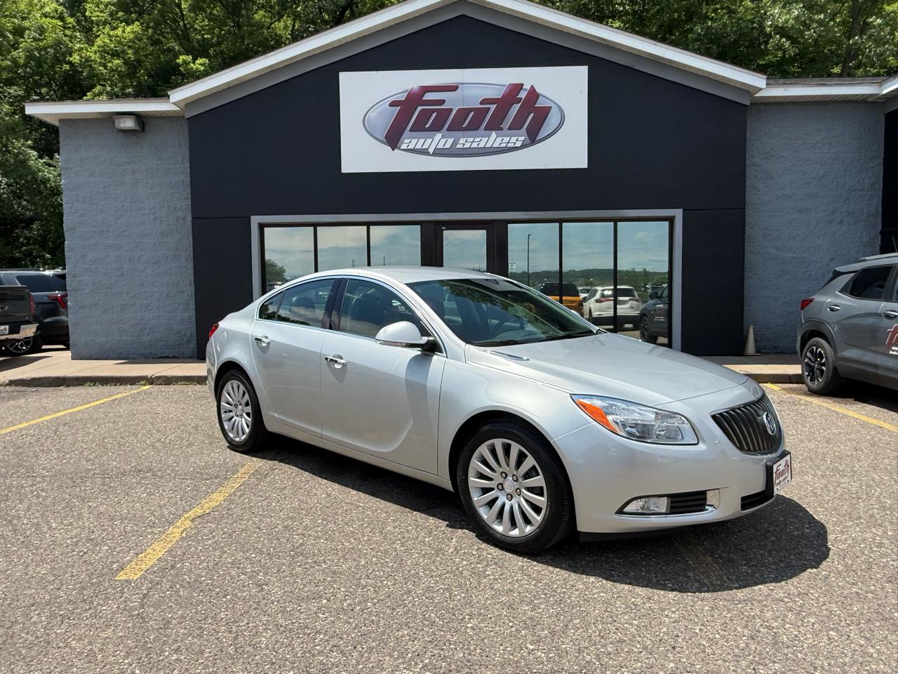Buick Regal 4dr Sdn Premium 2 2012