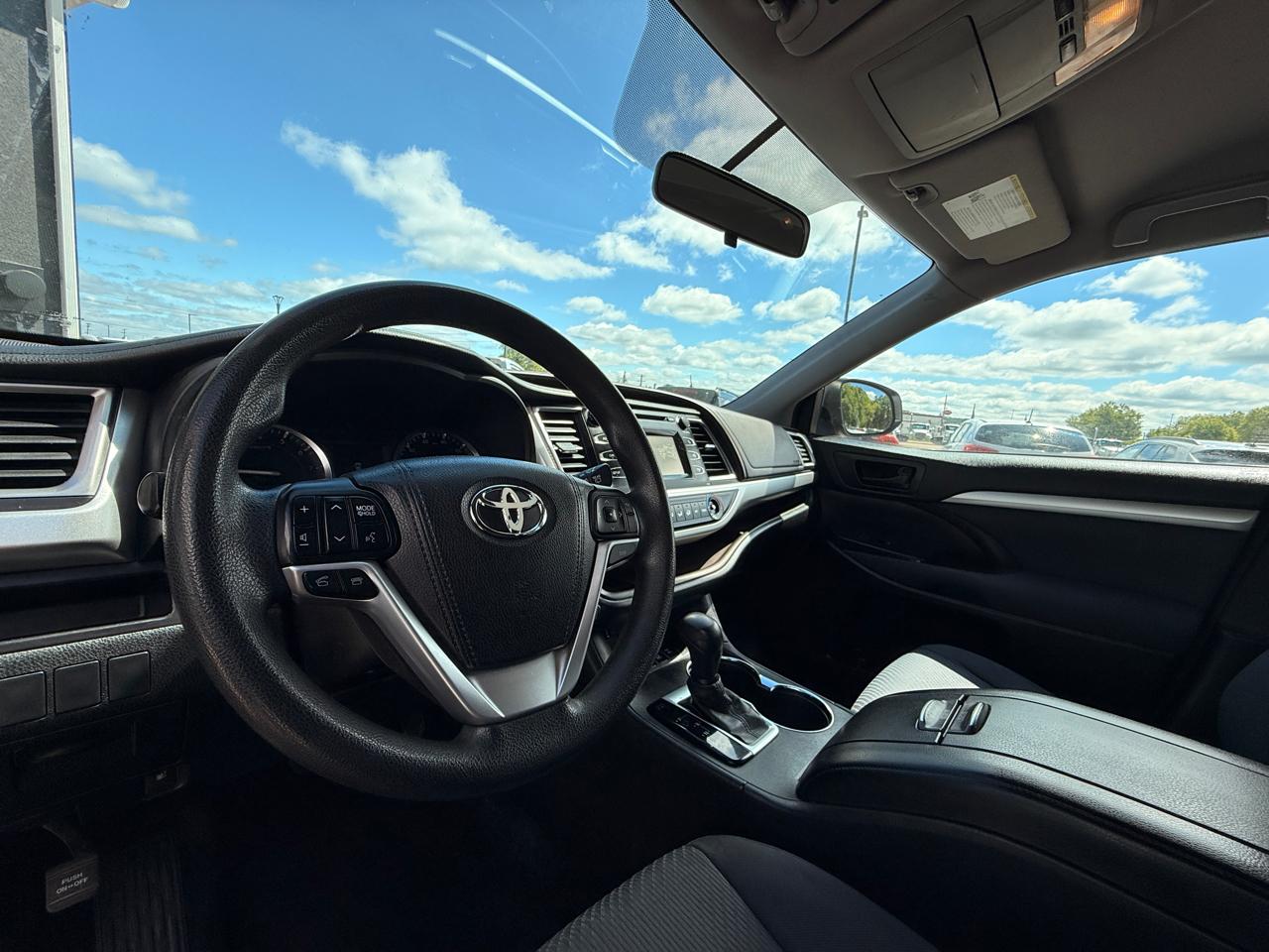 Toyota Highlander LE AWD V6 2016
