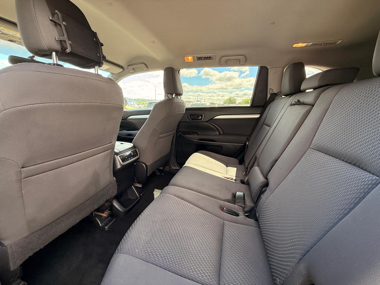Toyota Highlander LE AWD V6 2016