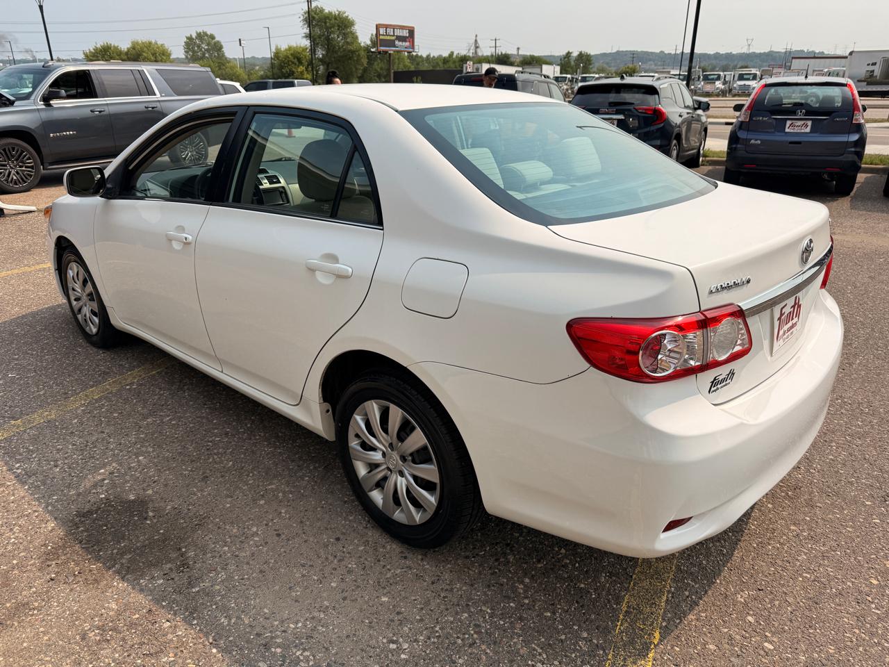 Toyota Corolla 4dr Sdn Auto LE (Natl) 2013