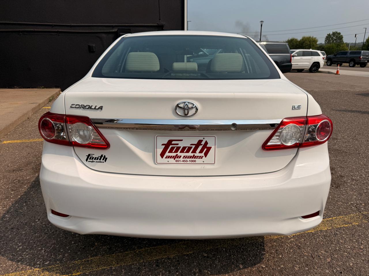 Toyota Corolla 4dr Sdn Auto LE (Natl) 2013