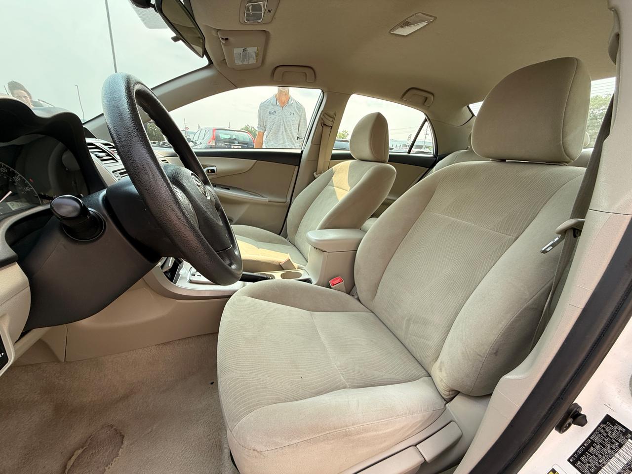 Toyota Corolla 4dr Sdn Auto LE (Natl) 2013
