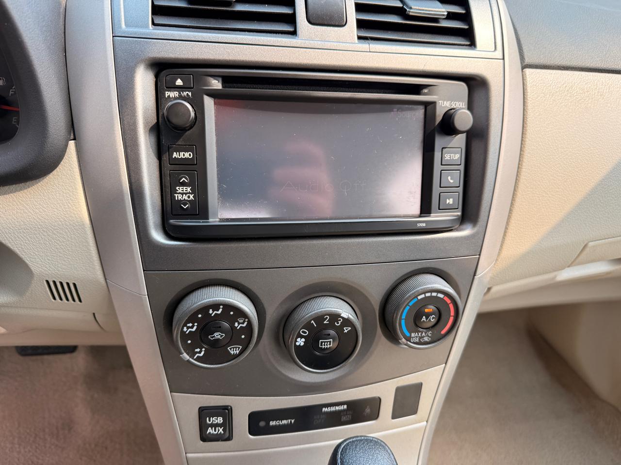 Toyota Corolla 4dr Sdn Auto LE (Natl) 2013