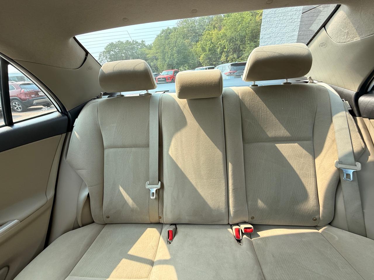 Toyota Corolla 4dr Sdn Auto LE (Natl) 2013