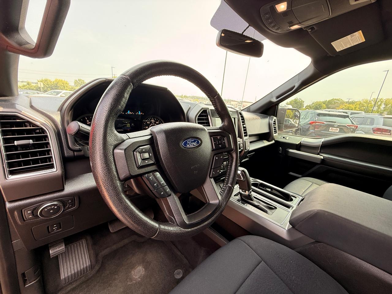 Ford F-150 4WD SuperCrew 150" XLT 2016