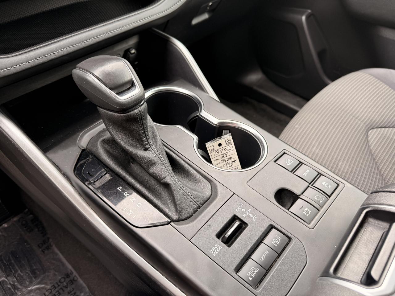 Toyota Highlander LE 4D SUV AWD 2024