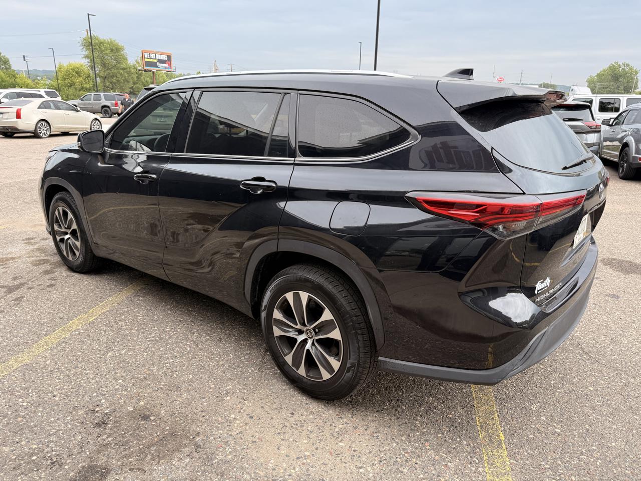 Toyota Highlander XLE FWD V6 2021