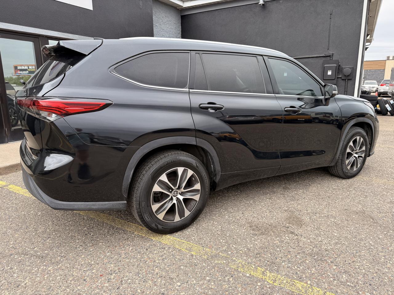 Toyota Highlander XLE FWD V6 2021