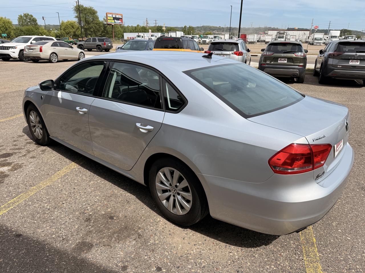 Volkswagen Passat 4dr Sdn 1.8T Auto Wolfsburg Ed 2015