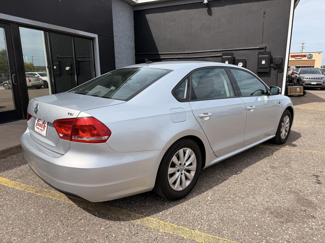 Volkswagen Passat 4dr Sdn 1.8T Auto Wolfsburg Ed 2015