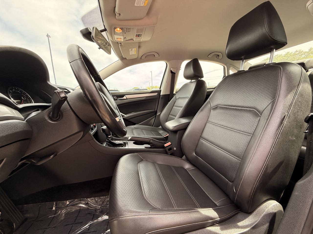 Volkswagen Passat 4dr Sdn 1.8T Auto Wolfsburg Ed 2015