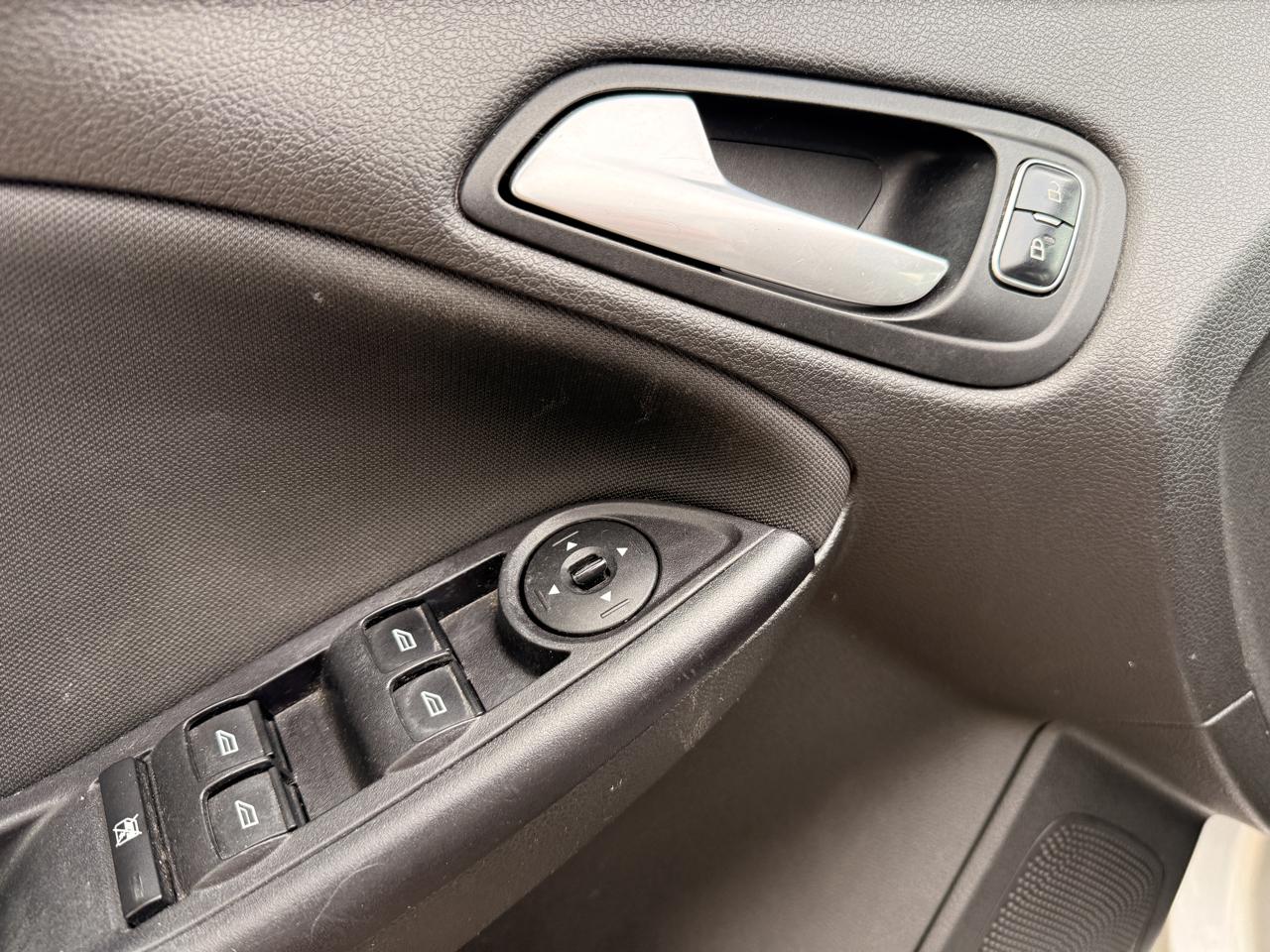 Ford Focus SE Hatch 2015