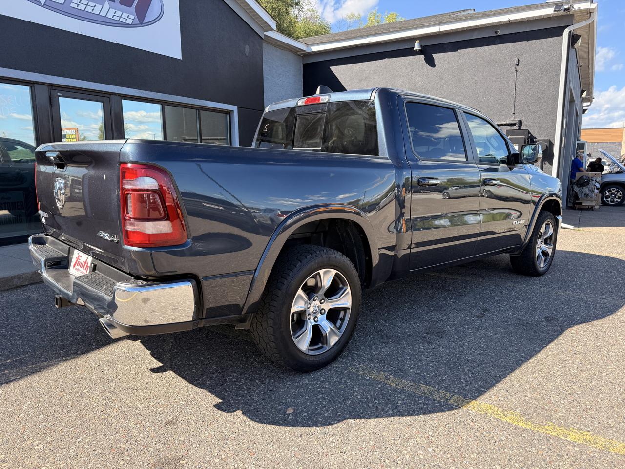 RAM 1500 Laramie Crew Cab SWB 4WD 2021