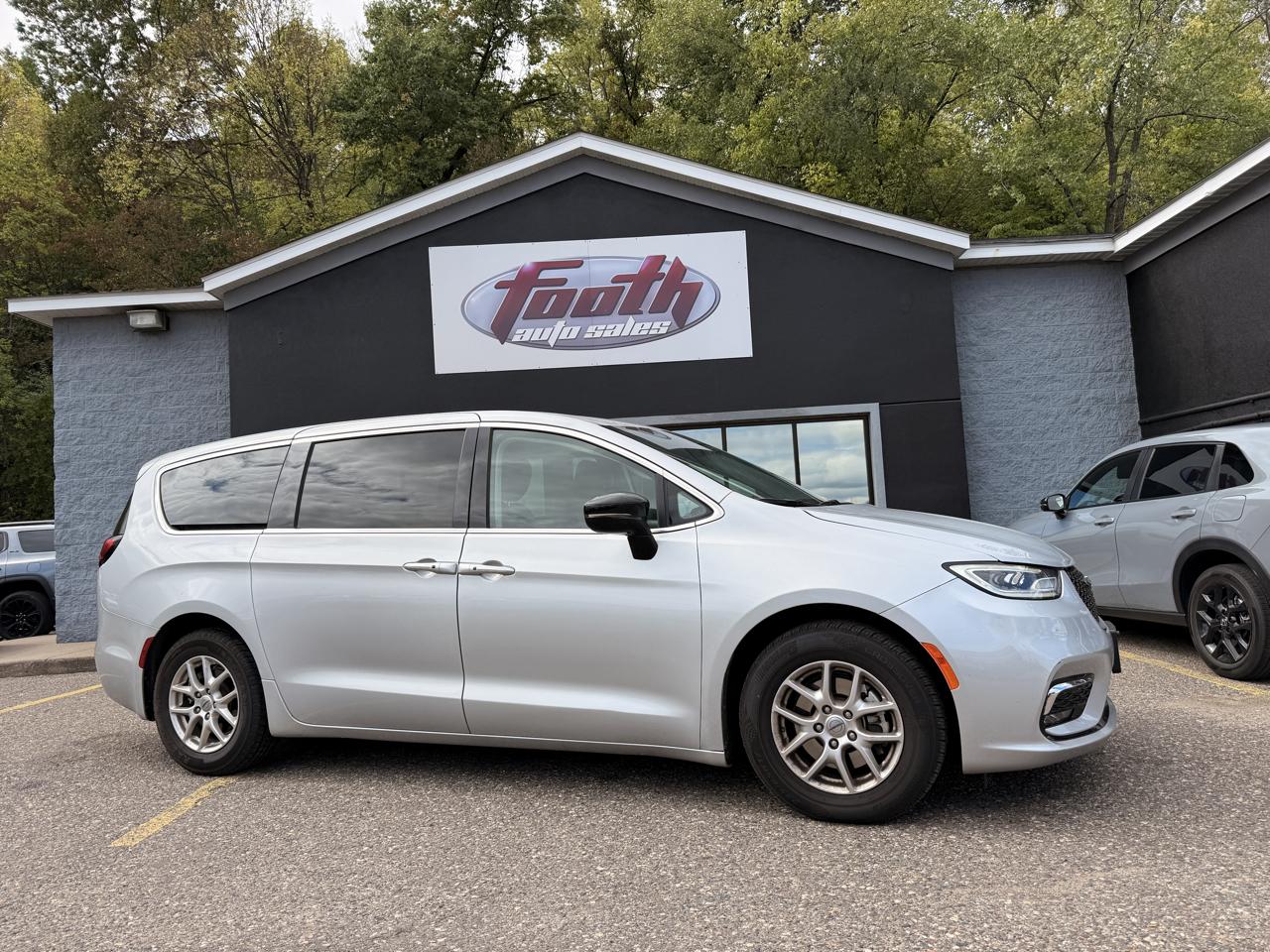 Chrysler Pacifica Touring L 2024
