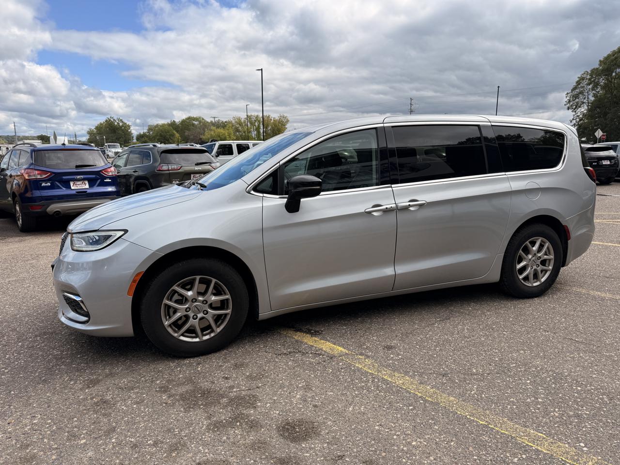 Chrysler Pacifica Touring L 2024