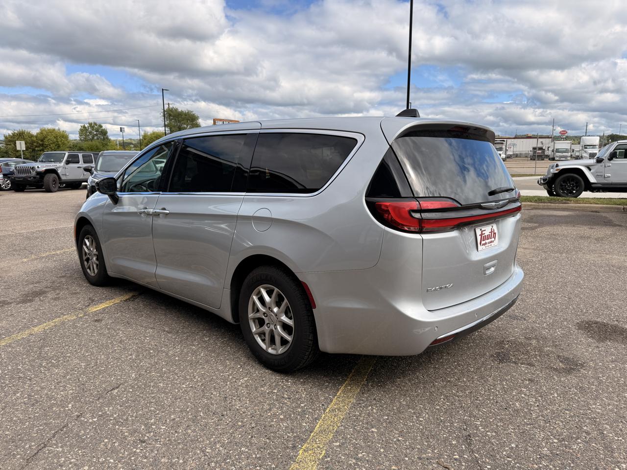 Chrysler Pacifica Touring L 2024