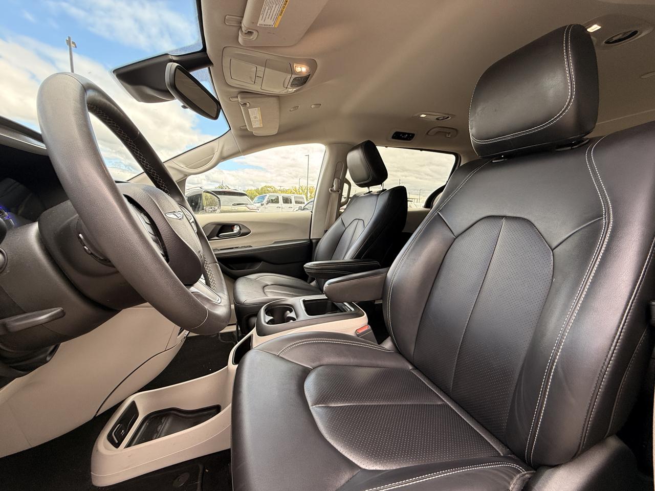 Chrysler Pacifica Touring L 2024