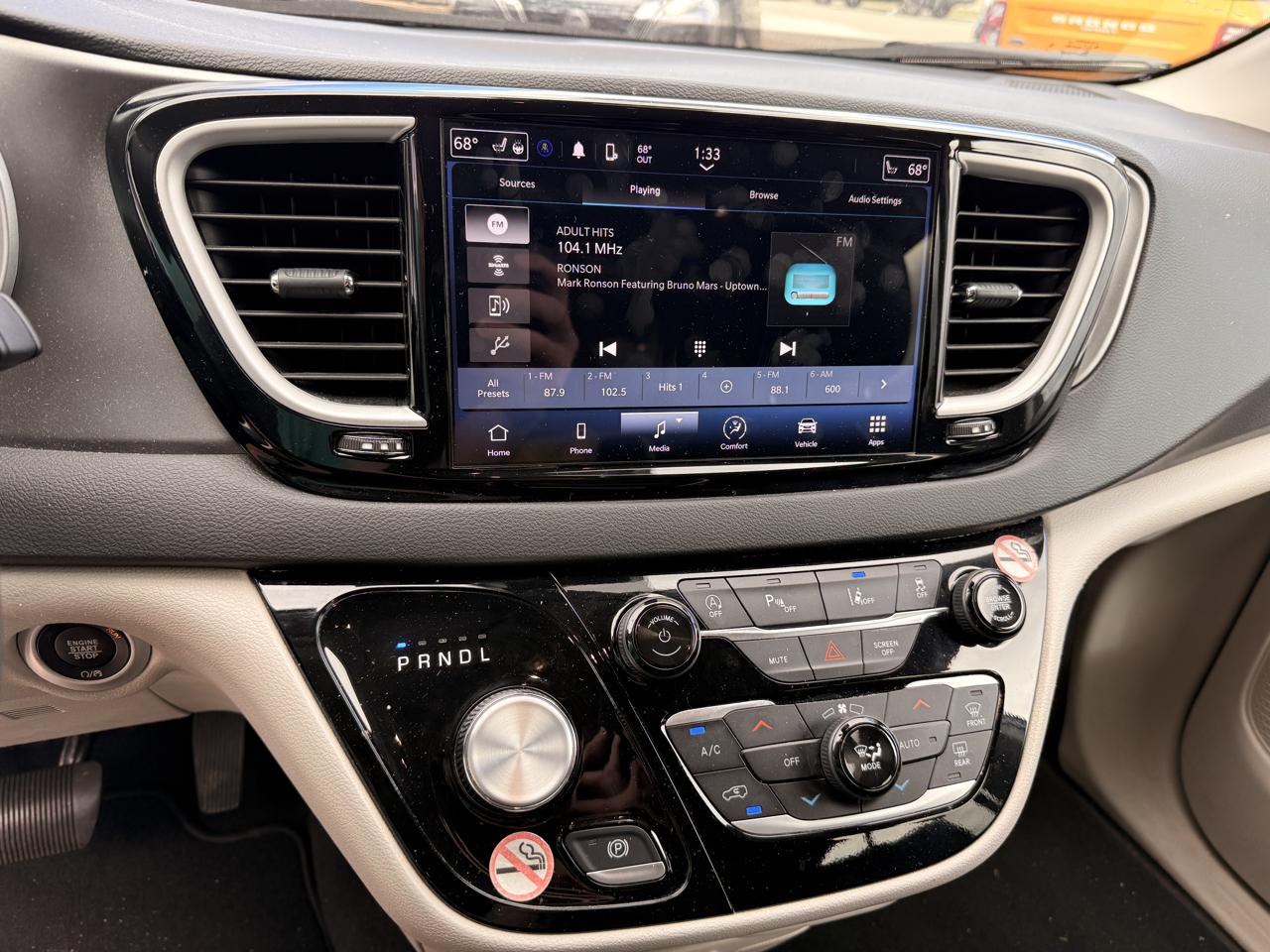Chrysler Pacifica Touring L 2024