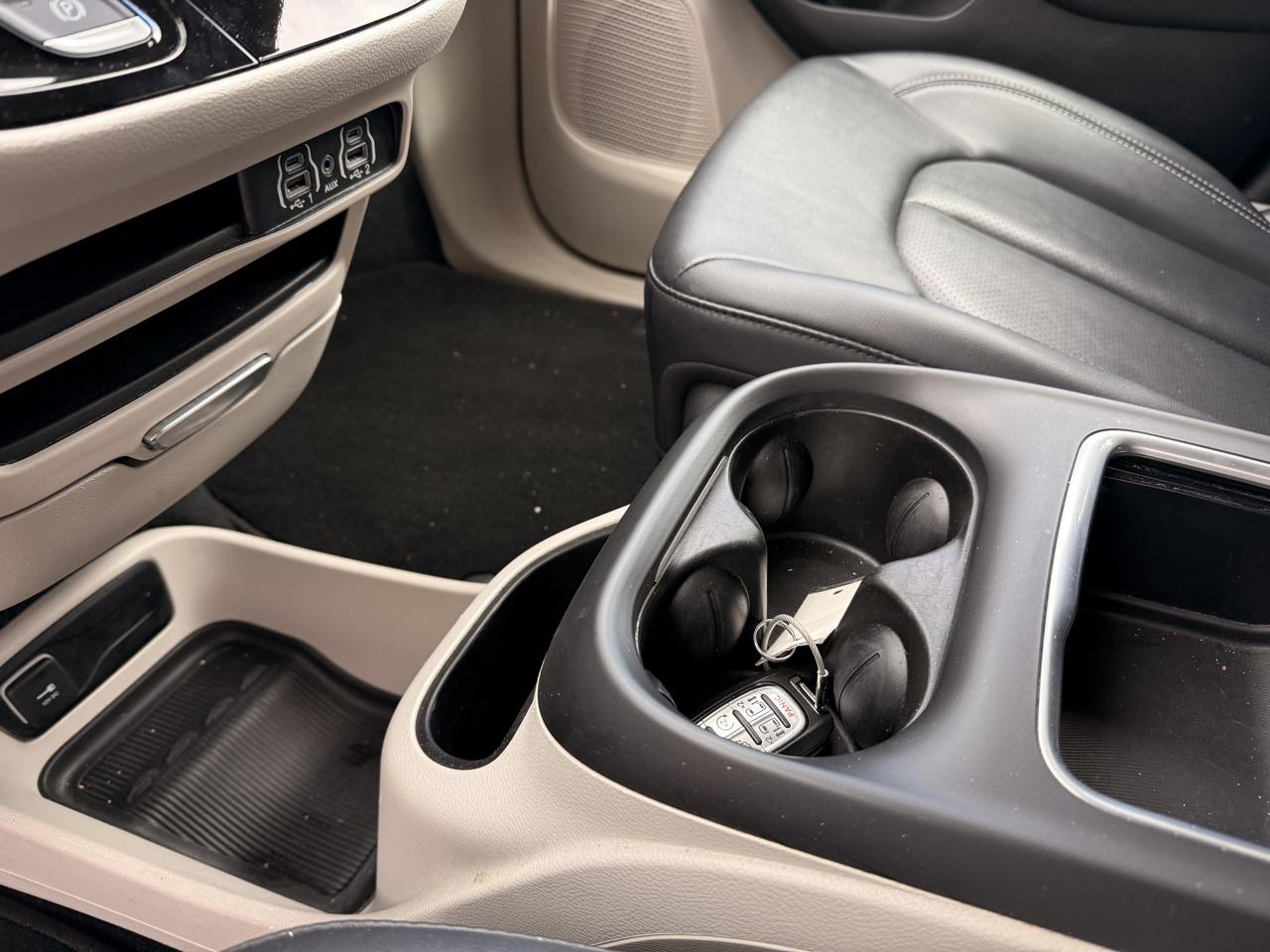Chrysler Pacifica Touring L 2024