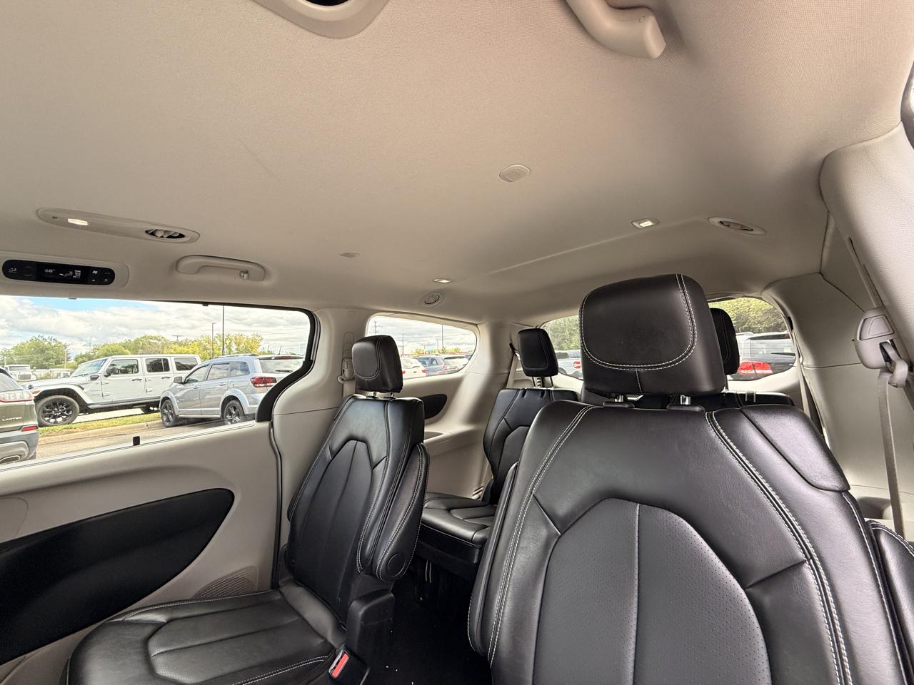 Chrysler Pacifica Touring L 2024