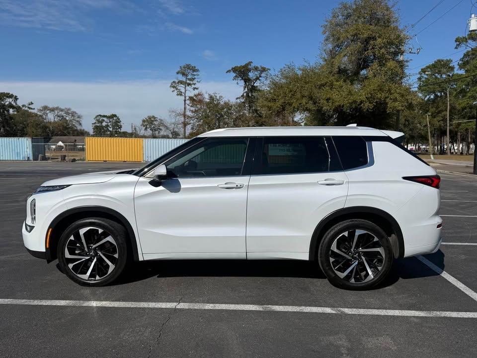 Mitsubishi Outlander ES 2024