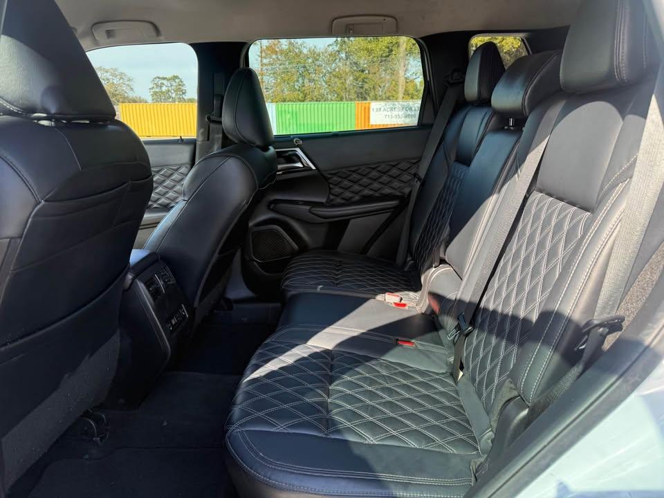 Mitsubishi Outlander ES 2024