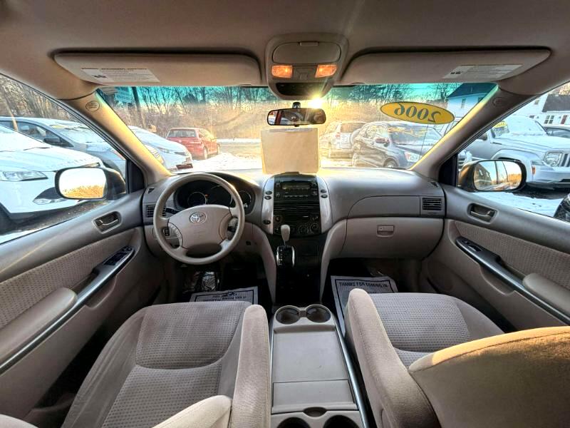 Toyota Sienna LE 7-Passenger 2006