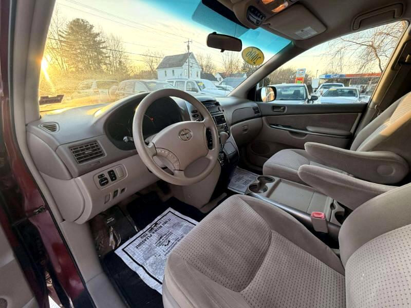 Toyota Sienna LE 7-Passenger 2006