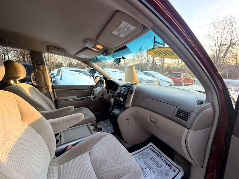 Toyota Sienna LE 7-Passenger 2006