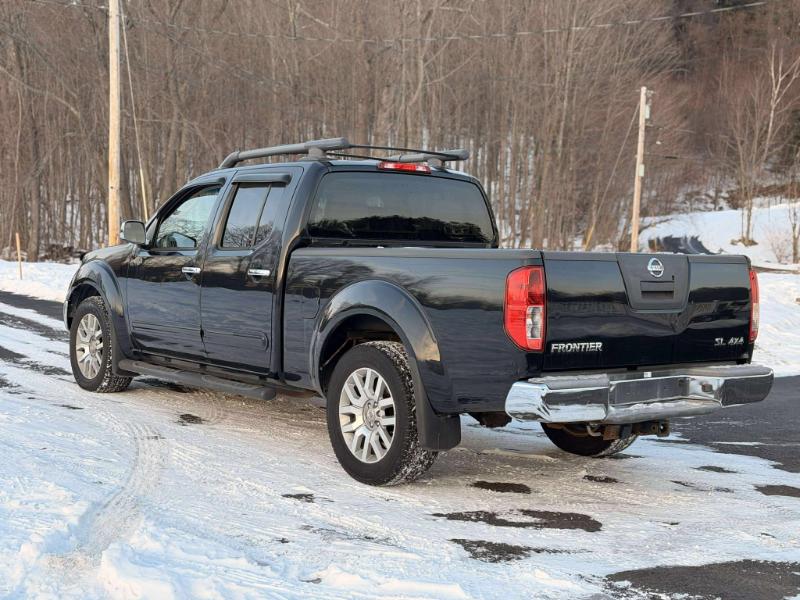 Nissan Frontier SL Crew Cab 4WD 2011